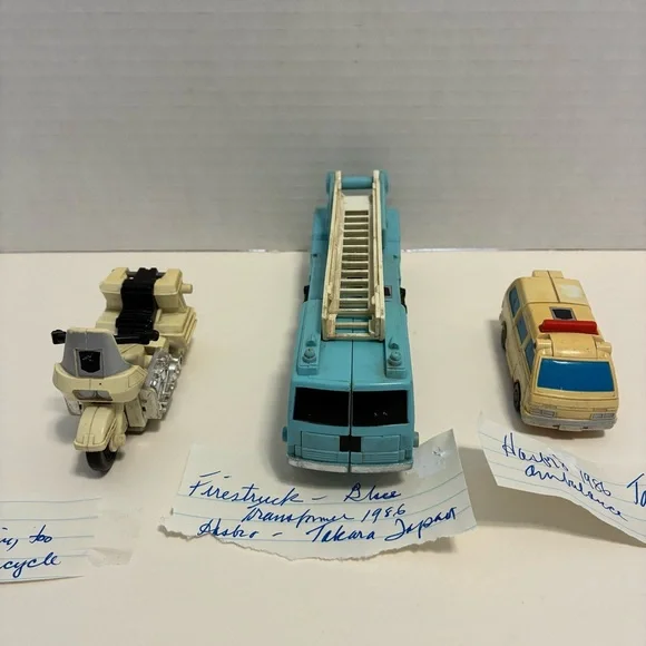 Transformers - 1986 Takara / Hasbro Vehicles - Fire truck, Motorcycle, Ambulance - Picture 3 of 9